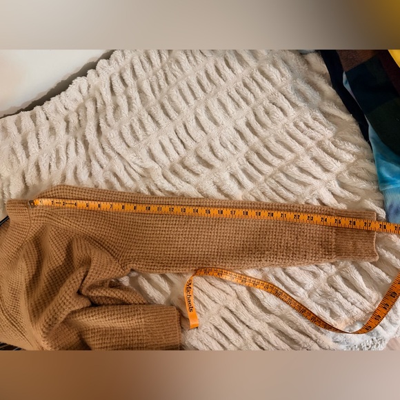 Banana Republic Tan Waffle Knit Crewneck Sweater | Size Large - Picture 6 of 6